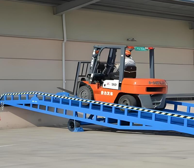 宾县移动式卸货平台（叉车用）